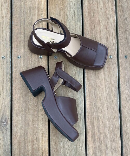 one after another NICE CLAUP（ワンアフターアナザーナイスクラップ）の「バイキーヒールストラップサンダル（その他シューズ・レディース・アイボリー/イエロー/ブラウン・1/2/3）」の2枚目の写真