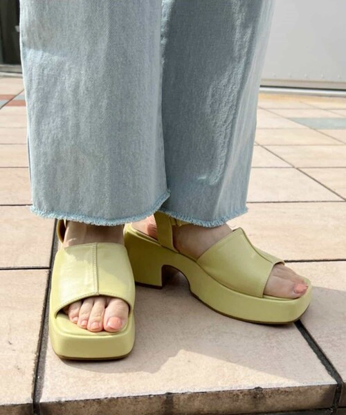 one after another NICE CLAUP（ワンアフターアナザーナイスクラップ）の「バイキーヒールストラップサンダル（その他シューズ・レディース・アイボリー/イエロー/ブラウン・1/2/3）」の3枚目の写真