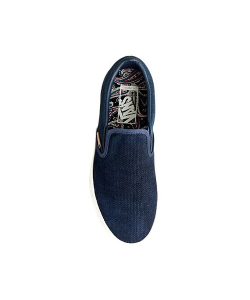 VANS（バンズ）の「Unisex Vans® classic slip-on sneakers in textured suede（スニーカー・レディース・navy・5 MEDIUM/4H MEDIUM/9 MEDIUM/8H MEDIUM/8 MEDIUM/7H MEDIUM/7 MEDIUM/6H MEDIUM/6 MEDIUM/5H MEDIUM/9H MEDIUM）」の4枚目の写真