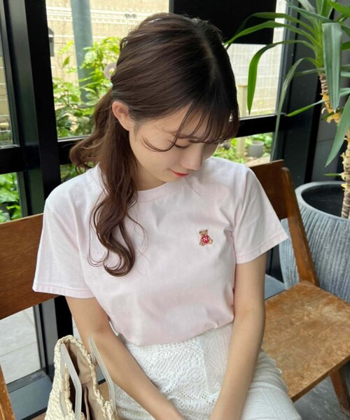 one after another NICE CLAUP（ワンアフターアナザーナイスクラップ）の「くま刺しゅうTee（Tシャツ/カットソー・レディース・オフホワイト/ピンク/サックスブルー/ネイビー・0）」の3枚目の写真