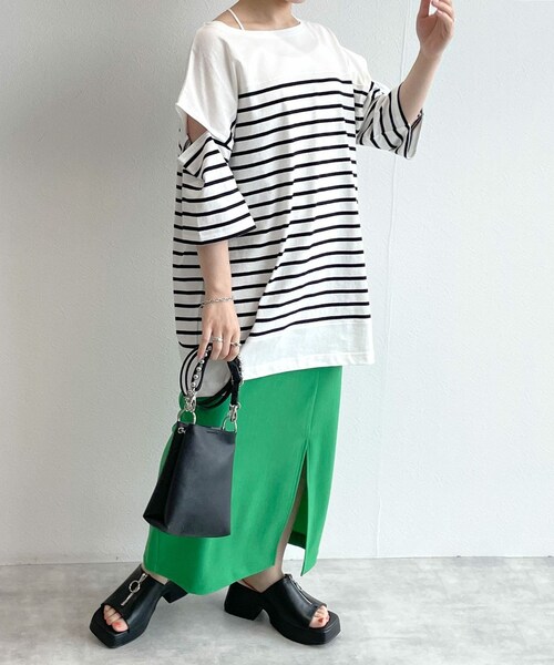 w closet（ダブルクローゼット）の「★先行予約★ショルダースリット切替パネルボーダーＴシャツ【5月下旬入荷】（トップス・レディース・オフ/クロ/シロ/ピンク/オフ/ブルー/ピンク/サックス/ブルーオレンジ/クロ/オフ・FREE）」の13枚目の写真