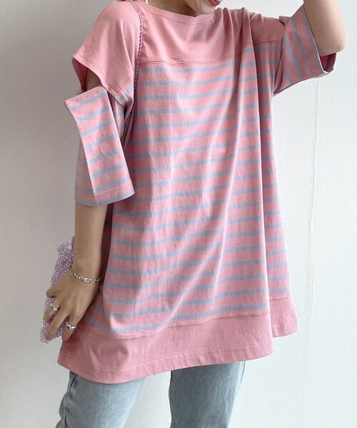 w closet（ダブルクローゼット）の「★先行予約★ショルダースリット切替パネルボーダーＴシャツ【5月下旬入荷】（トップス・レディース・オフ/クロ/シロ/ピンク/オフ/ブルー/ピンク/サックス/ブルーオレンジ/クロ/オフ・FREE）」の4枚目の写真