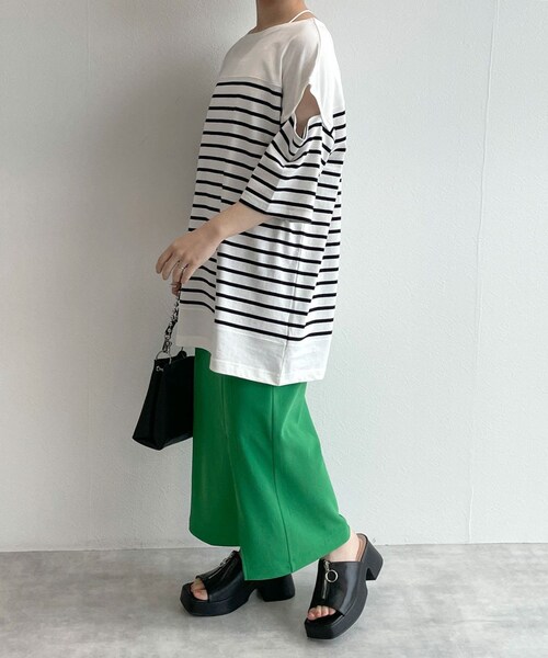 w closet（ダブルクローゼット）の「★先行予約★ショルダースリット切替パネルボーダーＴシャツ【5月下旬入荷】（トップス・レディース・オフ/クロ/シロ/ピンク/オフ/ブルー/ピンク/サックス/ブルーオレンジ/クロ/オフ・FREE）」の17枚目の写真