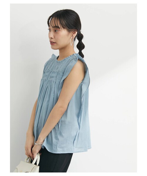 Green Parks(グリーンパークス)の「インド綿 フリルノースリーブブラウス(トップス・オフホワイト/ブラック/サックスブルー・F)」の6枚目の写真