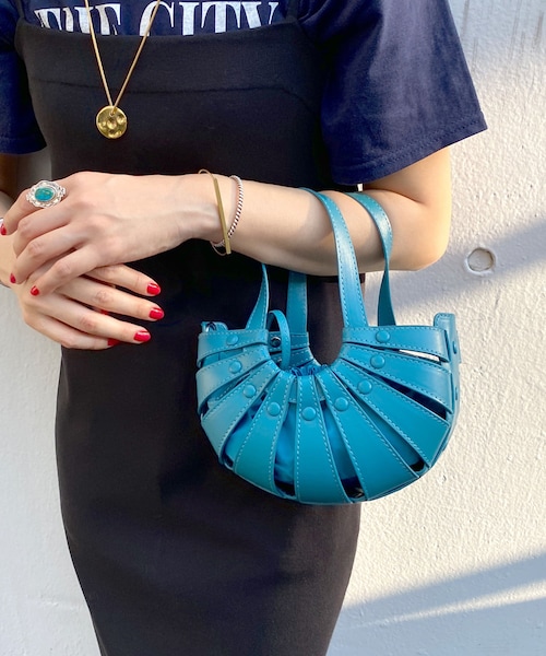 SHENERY（シーナリー）の「【WEB限定カラー：ブルー/ピンク】レザーデザインミニバッグ（トートバッグ・レディース・オフホワイト/オレンジ/ブルー/パープル/ピンク・F）」の2枚目の写真