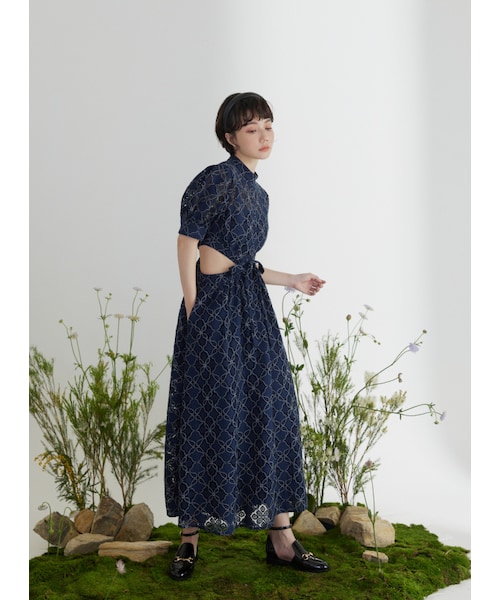 Marjorie（マージョリー）の「蔚藍海岸，側縷空菱形雕花蕾絲洋裝（ワンピース/ドレス・レディース・深藍・XS/S/M）」の2枚目の写真