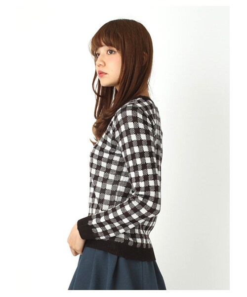 earth music&ecology（アースミュージックアンドエコロジー）の「・チェックニットプルオーバー（ニット・セーター・レディース・ブラック/ライトピンク/サックスブルー/ネイビー・S/M）」の2枚目の写真