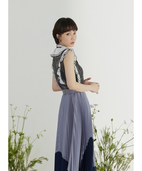 Marjorie（マージョリー）の「最後戰象，星空感壓摺荷葉綁帶上衣（トップス・レディース・黑・S/M）」の6枚目の写真