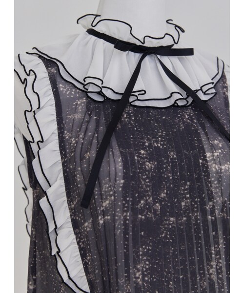 Marjorie（マージョリー）の「最後戰象，星空感壓摺荷葉綁帶上衣（トップス・レディース・黑・S/M）」の9枚目の写真