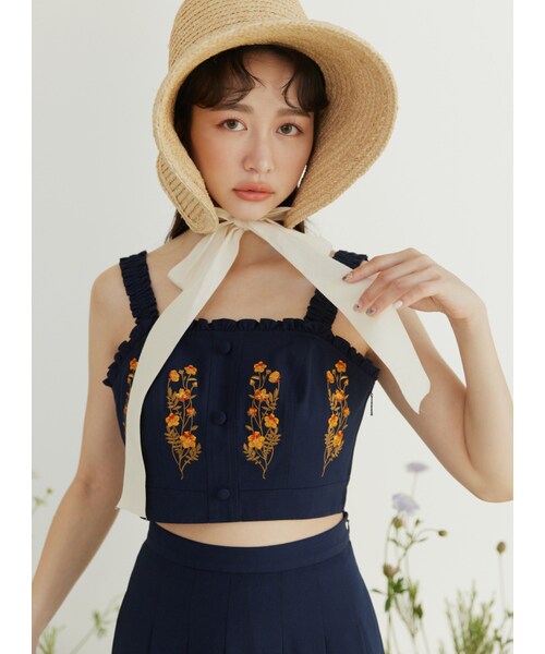 Marjorie（マージョリー）の「一朵山吹花，獨家刺繡花卉荷葉短版上衣