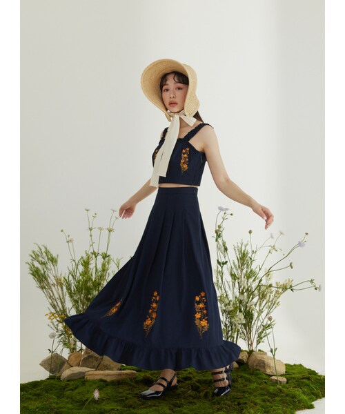 Marjorie（マージョリー）の「一朵山吹花，獨家刺繡花卉荷葉短版上衣