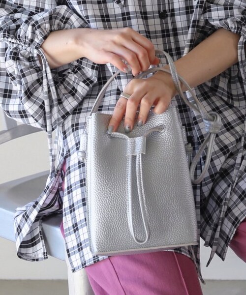 RAY CASSIN（レイカズン）の「ドロストミニショルダーバッグ（バッグ・レディース・クロ/グリーン/ピンク/ベージュ/シルバー・FREE）」の5枚目の写真