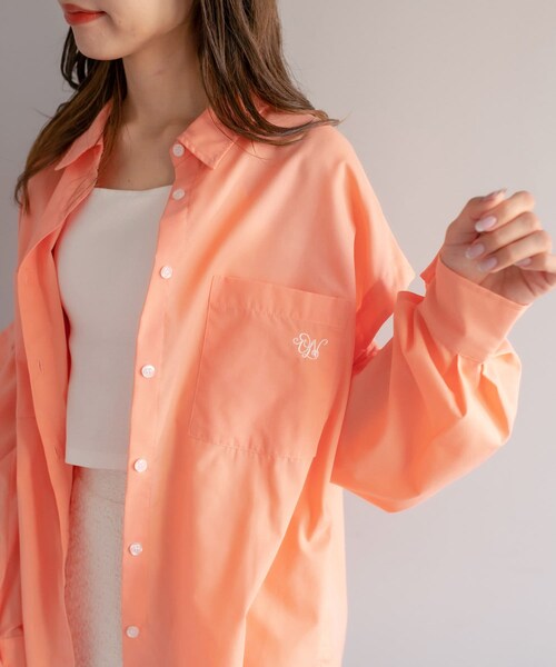 OLIVE des OLIVE（オリーブデオリーブ）の「肩開きシャツ（シャツ/ブラウス・レディース・オフホワイト/ピンク/オレンジ/ラベンダー・FREE）」の3枚目の写真