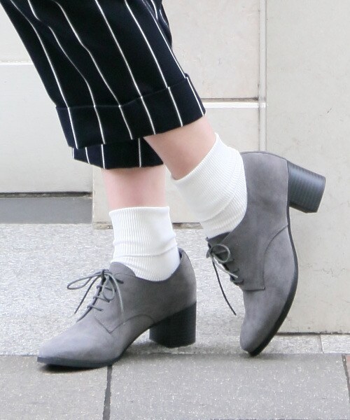 LOWRYS FARM（ローリーズファーム）の「ヒールマニッシュシューズ（シューズ・レディース・ブラック/ブラック×エナメル/グレー×スウェード・Ｍ/Ｌ）」の2枚目の写真