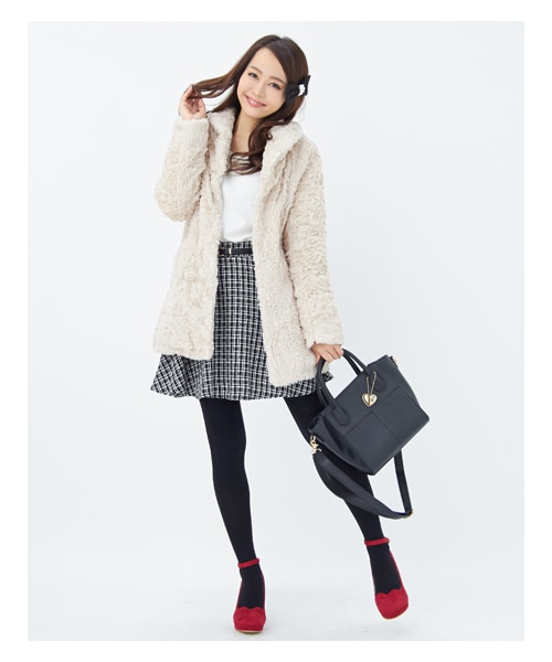 INGNI(イング)の「ファーコート+エンドBAG/SET(ジャケット/アウター・レディース・ベージュ/クロ・M)」の9枚目の写真
