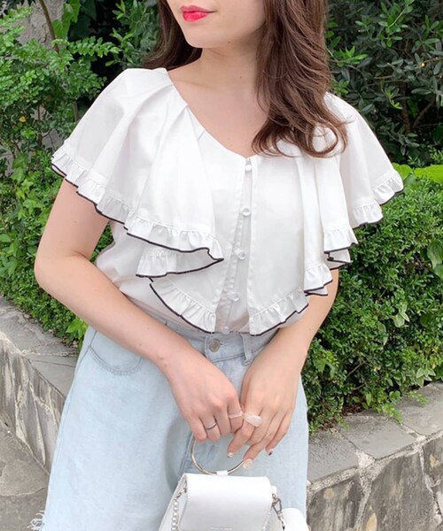 OLIVE des OLIVE（オリーブデオリーブ）の「ラッフルケープカラーノースリブラウス（シャツ/ブラウス・レディース・オフホワイト/ブラウン/アイボリー・FREE）」の2枚目の写真