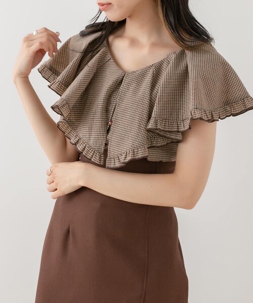 OLIVE des OLIVE（オリーブデオリーブ）の「ラッフルケープカラーノースリブラウス（シャツ/ブラウス・レディース・オフホワイト/ブラウン/アイボリー・FREE）」の3枚目の写真