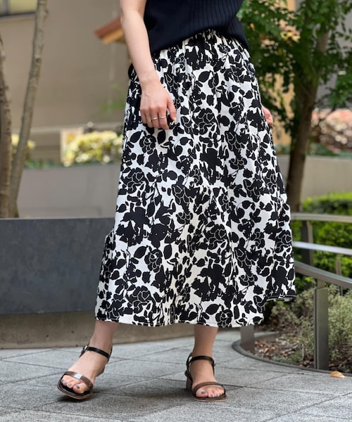 Chez toi（シェトワ）の「大判柄フレアスカート（スカート・レディース・カーキ/ネイビー/グリーン/ブラック・F）」の2枚目の写真