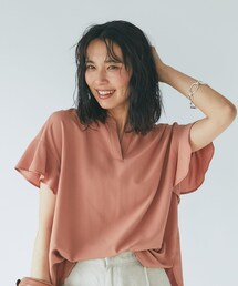 RIVE DROITE（リヴドロワ）の「予約【シーンを選ばずに着れる】スリットネックフリルブラウス（シャツ/ブラウス）」