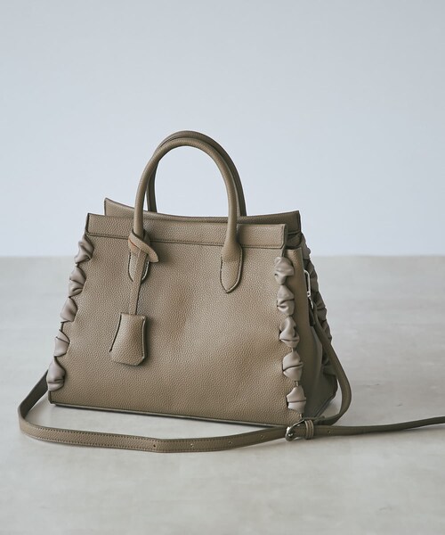 un dix cors(アンディコール)の「《予約》【cache cache(カシュカシュ)】リボンかがり2WAYバッグ(ショルダーバッグ・レディース・アイボリー/イエロー/モカ・F)」の1枚目の写真