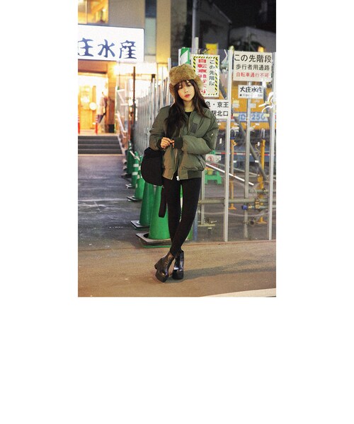 STYLENANDA(スタイルナンダ)の「かかとジッパープラットフォームアンクルブーツ(シューズ・レディース・ホワイト/ブラック・225/230/235/240/245)」の13枚目の写真