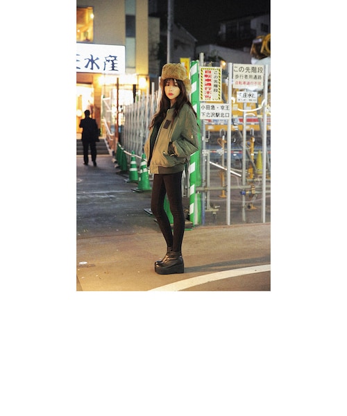 STYLENANDA(スタイルナンダ)の「かかとジッパープラットフォームアンクルブーツ(シューズ・レディース・ホワイト/ブラック・225/230/235/240/245)」の14枚目の写真