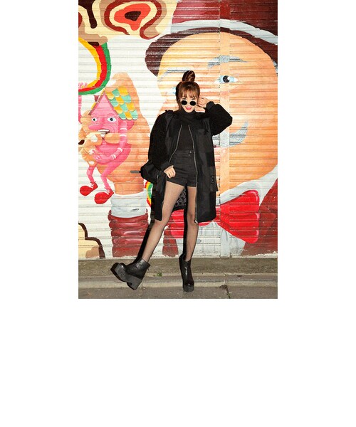 STYLENANDA(スタイルナンダ)の「かかとジッパープラットフォームアンクルブーツ(シューズ・レディース・ホワイト/ブラック・225/230/235/240/245)」の8枚目の写真