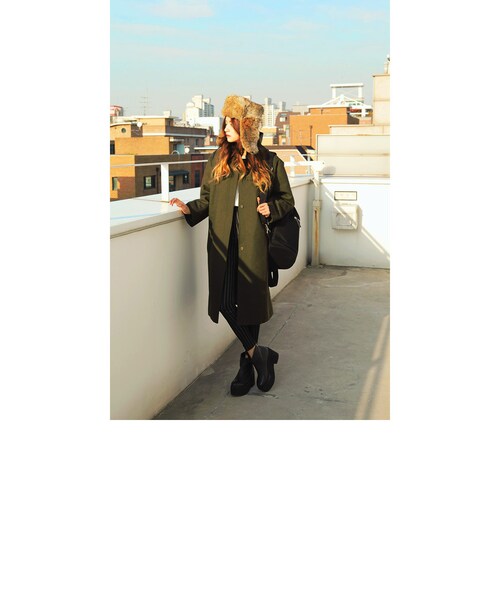 STYLENANDA(スタイルナンダ)の「かかとジッパープラットフォームアンクルブーツ(シューズ・レディース・ホワイト/ブラック・225/230/235/240/245)」の3枚目の写真