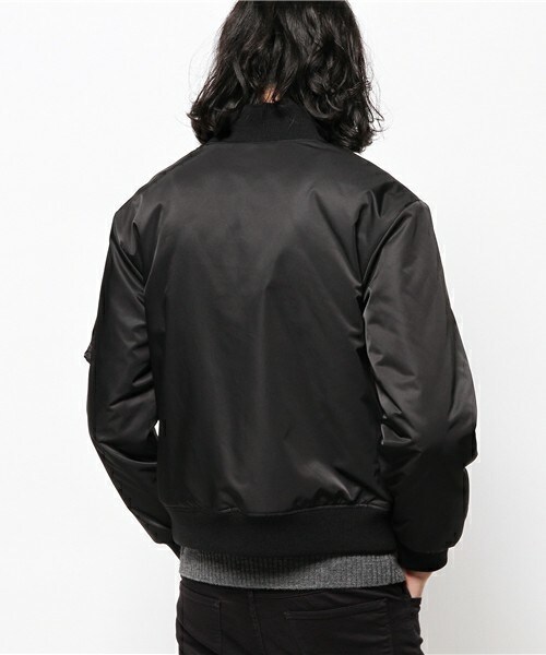 603（ロクマルサン）の「603 ナイロン裏キルトMA-1（ブルゾン・メンズ・ブラック/ダークグリーン・40）」の5枚目の写真