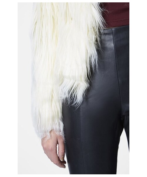 TOPSHOP（トップショップ）の「Topshop 'Gorilla' Faux Fur Jacket（ジャケット/アウター・レディース・Cream・Regular 6 (2-4 US)/Regular 8 (6-8 US)/Regular 12 (14 US)/Regular 4 (0-2 US)/Regular 2 (0 US)/Regular 10 (10-12 US)）」の2枚目の写真