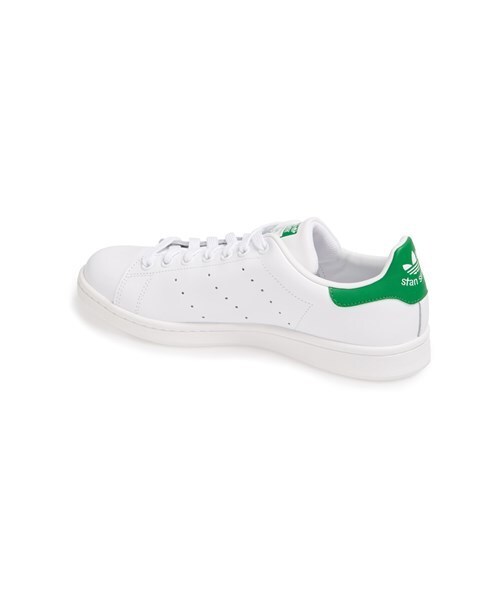 adidas（アディダス）の「adidas 'Stan Smith' Sneaker (Women)（スニーカー・レディース・White/ White/ Green・7.5 M/8.5 M/6.5 M/11 M/8 M/5.5 M/7 M/10.5 M/9.5 M/6 M）」の2枚目の写真