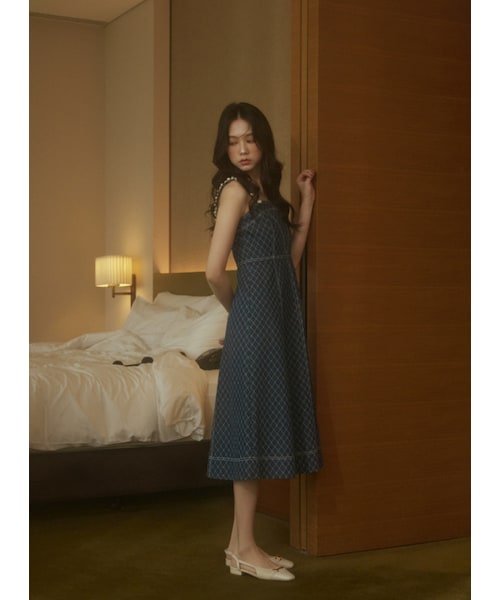 Marjorie（マージョリー）の「月海，珍珠肩帶菱格牛仔長洋裝（ワンピース/ドレス・レディース・牛仔藍・XS/S/M/L）」の2枚目の写真