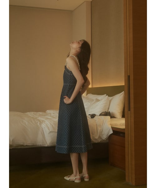 Marjorie（マージョリー）の「月海，珍珠肩帶菱格牛仔長洋裝（ワンピース/ドレス・レディース・牛仔藍・XS/S/M/L）」の4枚目の写真