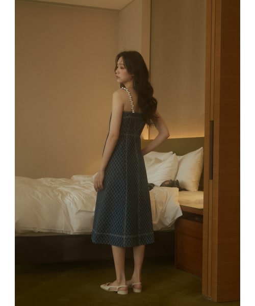 Marjorie（マージョリー）の「月海，珍珠肩帶菱格牛仔長洋裝（ワンピース/ドレス・レディース・牛仔藍・XS/S/M/L）」の6枚目の写真