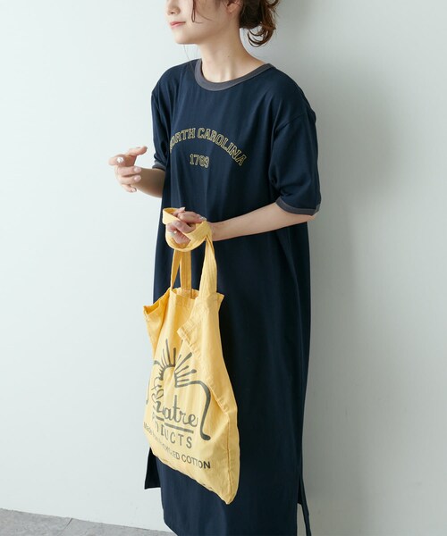 PUAL CE CIN（ピュアルセシン）の「リンガー カレッジロゴ カットソーワンピース（Tシャツ/カットソー・レディース・ナチュラル/グレイッシュベージュ/ネイビー・FREE）」の2枚目の写真