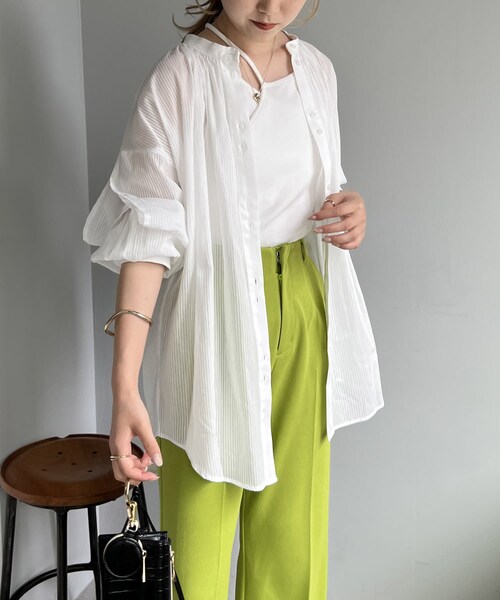 CAPRICIEUX LE'MAGE（カプリシューレマージュ）の「シアースリットデザインシャツ（シャツ/ブラウス・レディース・ホワイト/ベージュ/サーモンピンク・F）」の2枚目の写真