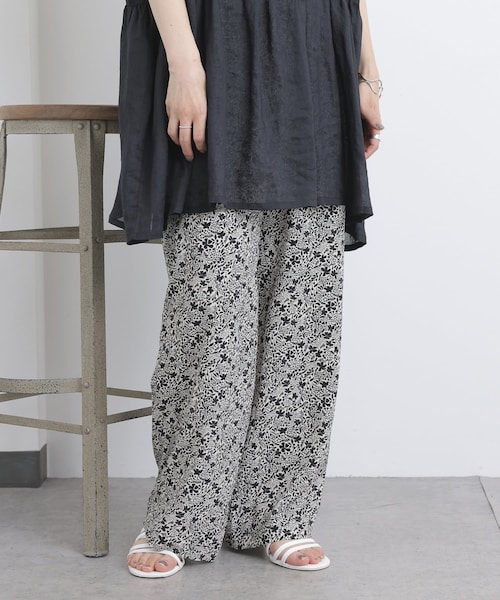 PUAL CE CIN(ピュアルセシン)の「花柄プリントパンツ(その他パンツ・レディース・アイボリー/ベージュ/ブラック・FREE)」の2枚目の写真