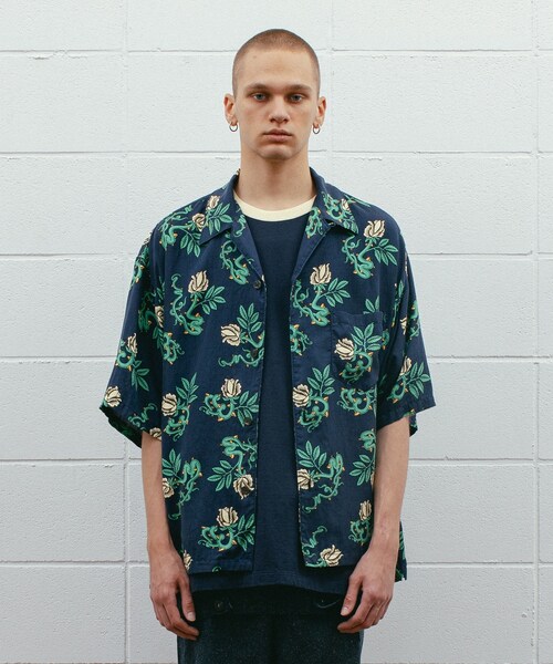 UNUSED(アンユーズド)の「STUDIOUS 別注 FLOWER SHIRTS(シャツ/ブラウス・メンズ・WHT/NVY・2/3)」の2枚目の写真