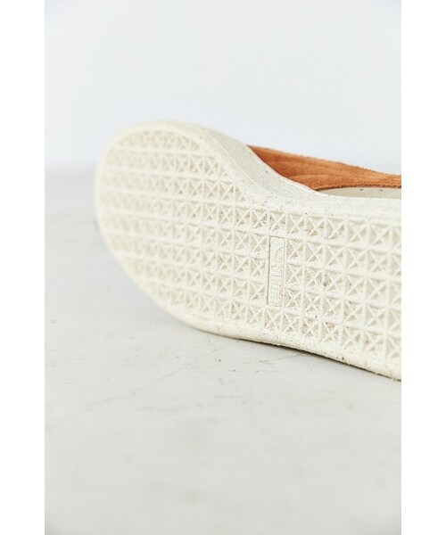 PUMA(プーマ)の「Puma Classic Natural Calm Sneaker(スニーカー・メンズ・TAUPE/LIGHT GREY・10/9.5/9/8.5/7/8/11.5/12/13/10.5/11)」の4枚目の写真