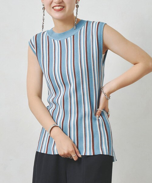 Chez toi(シェトワ)の「マルチSTRノースリニットプルオーバー(ニット/セーター・レディース・オフホワイト/ブルー/ブラック・F)」の2枚目の写真