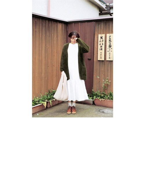 STYLENANDA（スタイルナンダ）の「バックスリットアンゴラシャギーニットカーディガン（ジャケット/アウター・レディース・カーキ/レッド/ブラック・フリーサイズ）」の9枚目の写真