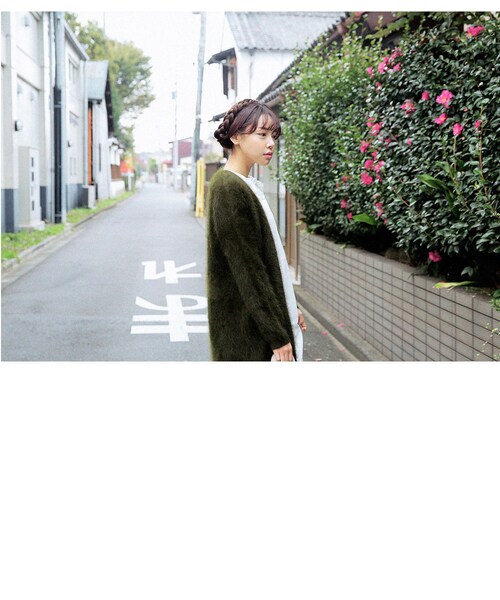 STYLENANDA（スタイルナンダ）の「バックスリットアンゴラシャギーニットカーディガン（ジャケット/アウター・レディース・カーキ/レッド/ブラック・フリーサイズ）」の10枚目の写真