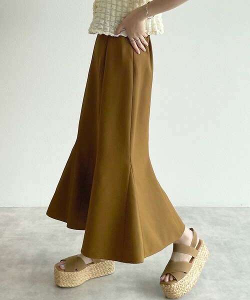 w closet（ダブルクローゼット）の「マーメイドスカート（スカート・レディース・アイボリー/マスタード/ブラウン/ブラック・FREE）」の2枚目の写真