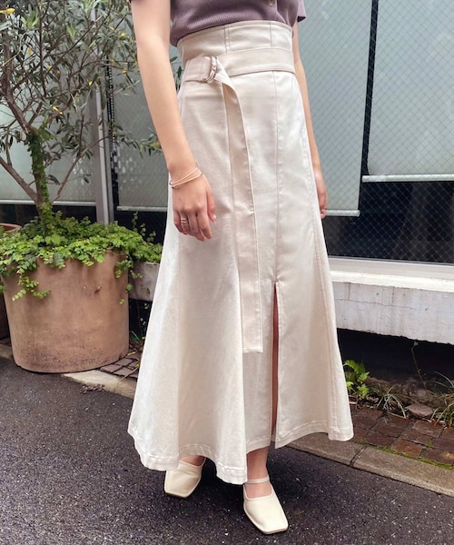 one after another NICE CLAUP(ワンアフターアナザーナイスクラップ)の「フロントスリットスカート(スカート・レディース・アイボリー/ブラウン/レッド/ブラック・1/2)」の1枚目の写真