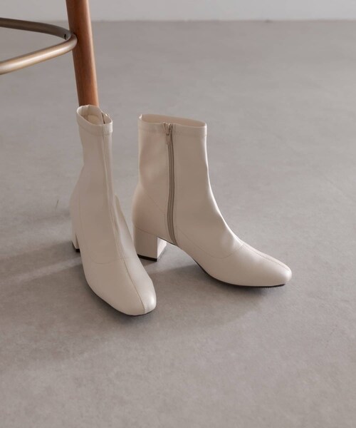 COLLAGE GALLARDAGALANTE（コラージュガリャルダガランテ）の「【PAPILLONNER】ストレッチショートブーツ（ブーツ・オフホワイト/ブラック・S/M/L）」の2枚目の写真