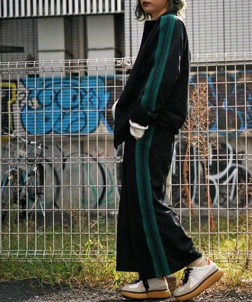 AVIREX(アヴィレックス)の「【WEB&DEPOT限定】TRACK SKIRT/トラックスカート(スカート・ブラック/オリーブ・F)」の4枚目の写真