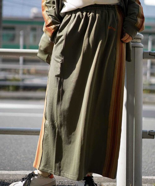 AVIREX(アヴィレックス)の「【WEB&DEPOT限定】TRACK SKIRT/トラックスカート(スカート・ブラック/オリーブ・F)」の2枚目の写真