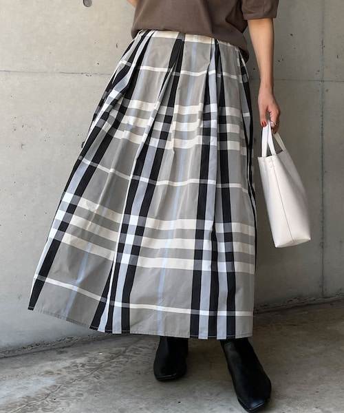 Chez toi(シェトワ)の「大判チェックメモリータフタスカート(スカート・レディース・アイボリー/グリーン/ブルー・F)」の1枚目の写真