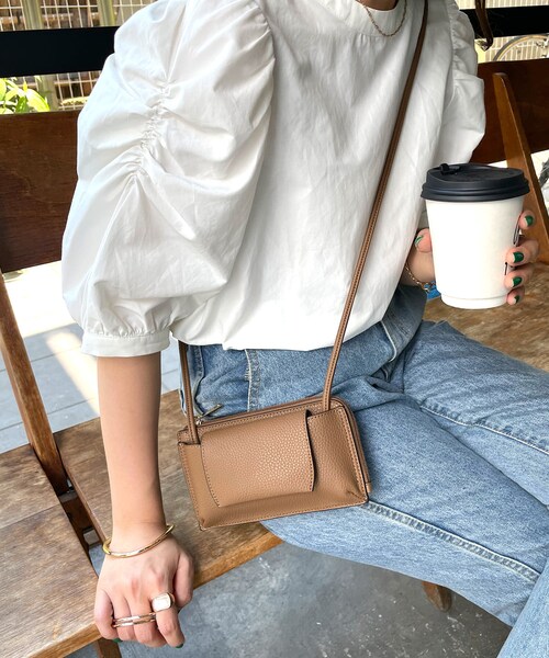 DISCOAT（ディスコート）の「横型ウォレットショルダーバッグ（ショルダーバッグ・レディース・ブラック/ブラウン/ダークブラウン/アイボリー・FREE）」の2枚目の写真