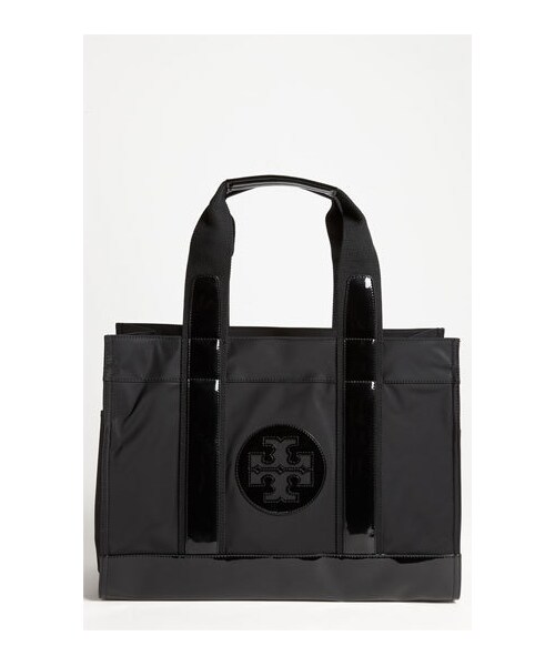 TORY BURCH（トリーバーチ）の「Tory Burch 'Tory' Nylon Tote, Large（トートバッグ・レディース・Black/ Black）」の3枚目の写真